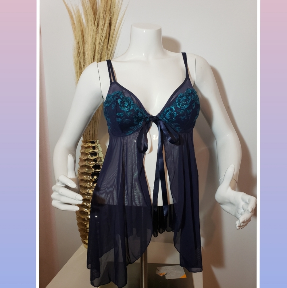👀Peek a boo front Lingerie baby doll👀